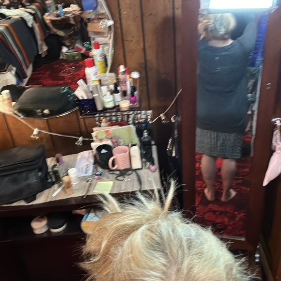 Active basic long sleeve high, low pocket style long sleeve button up cardigan - Picture 2 of 4